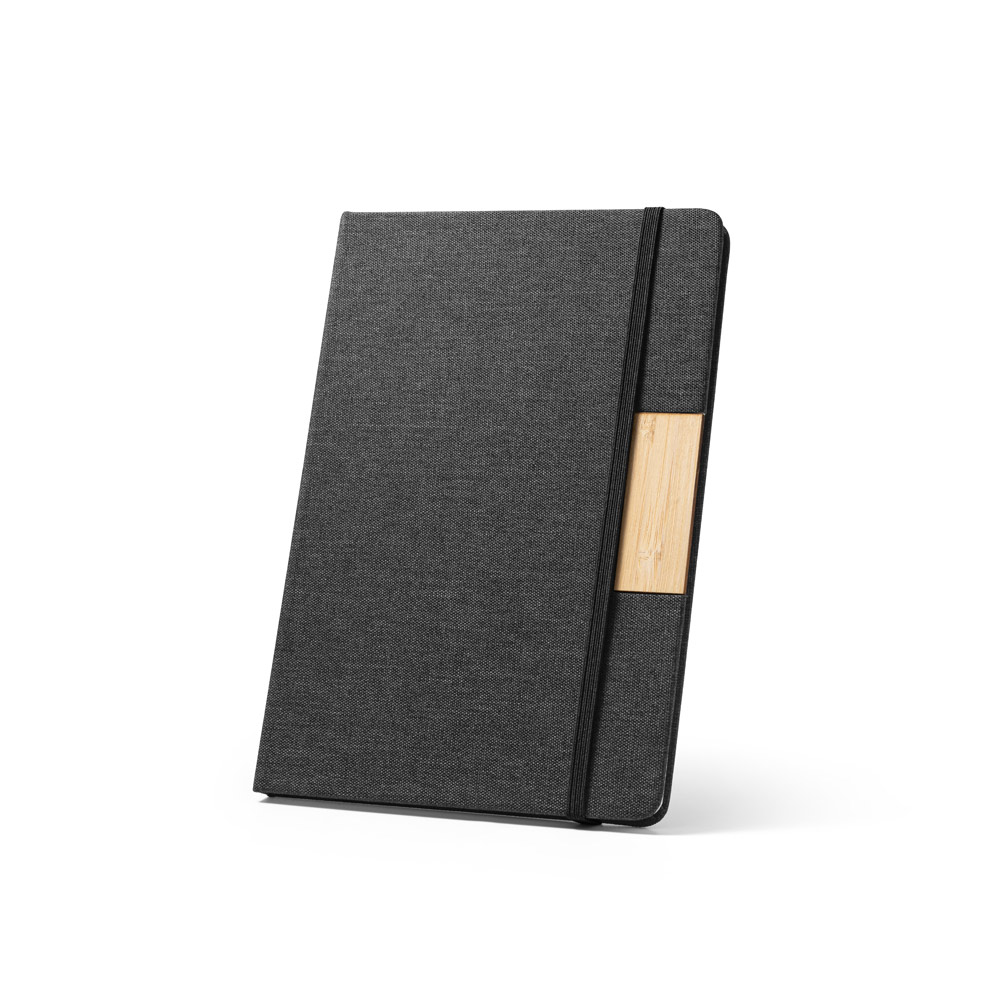 CADERNO A5 DE CAPA DURA EM TECIDO PET 100% RECICLADO, COM PÁGINAS PAUTADAS RECICLADAS